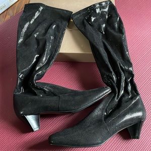 Never Worn Donald Pliner Stretch Black Metallic Lizard Heel Boots Made in Italy